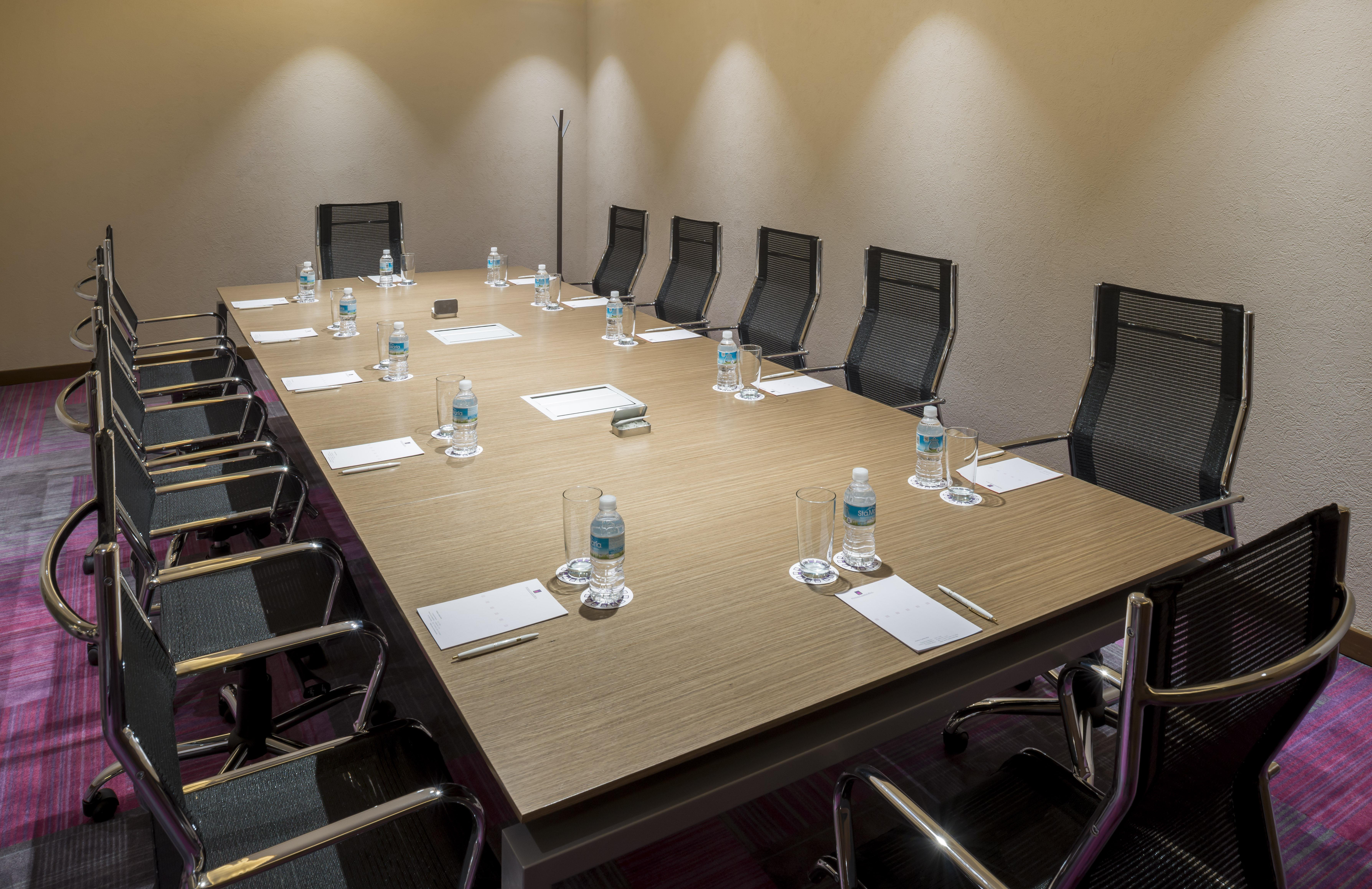 Camino Real Pedregal Mexico Hotel Luaran gambar A boardroom table